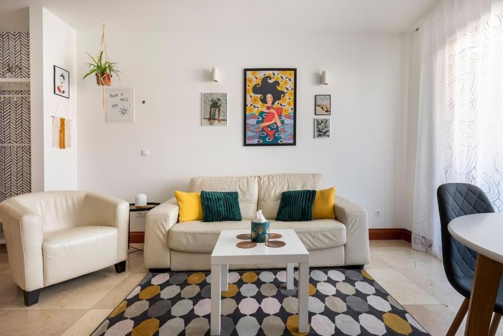 Seaesta Apartment Pool And Beach Слатине Экстерьер фото