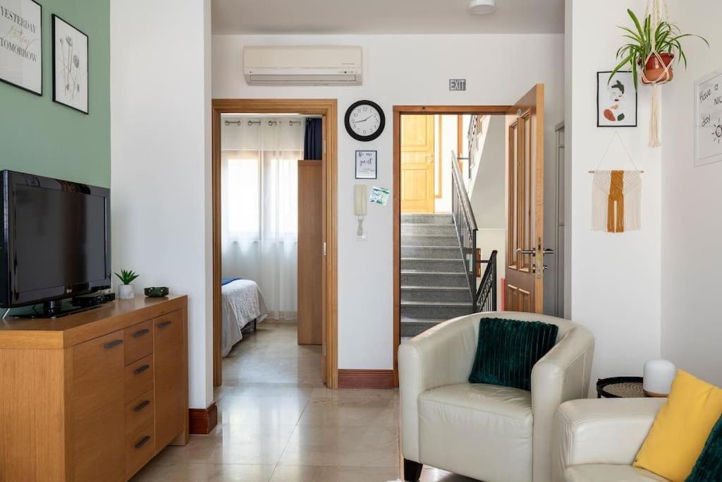 Seaesta Apartment Pool And Beach Слатине Экстерьер фото