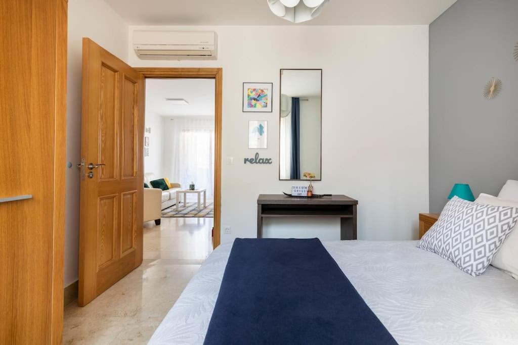 Seaesta Apartment Pool And Beach Слатине Экстерьер фото