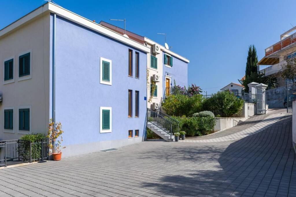 Seaesta Apartment Pool And Beach Слатине Экстерьер фото